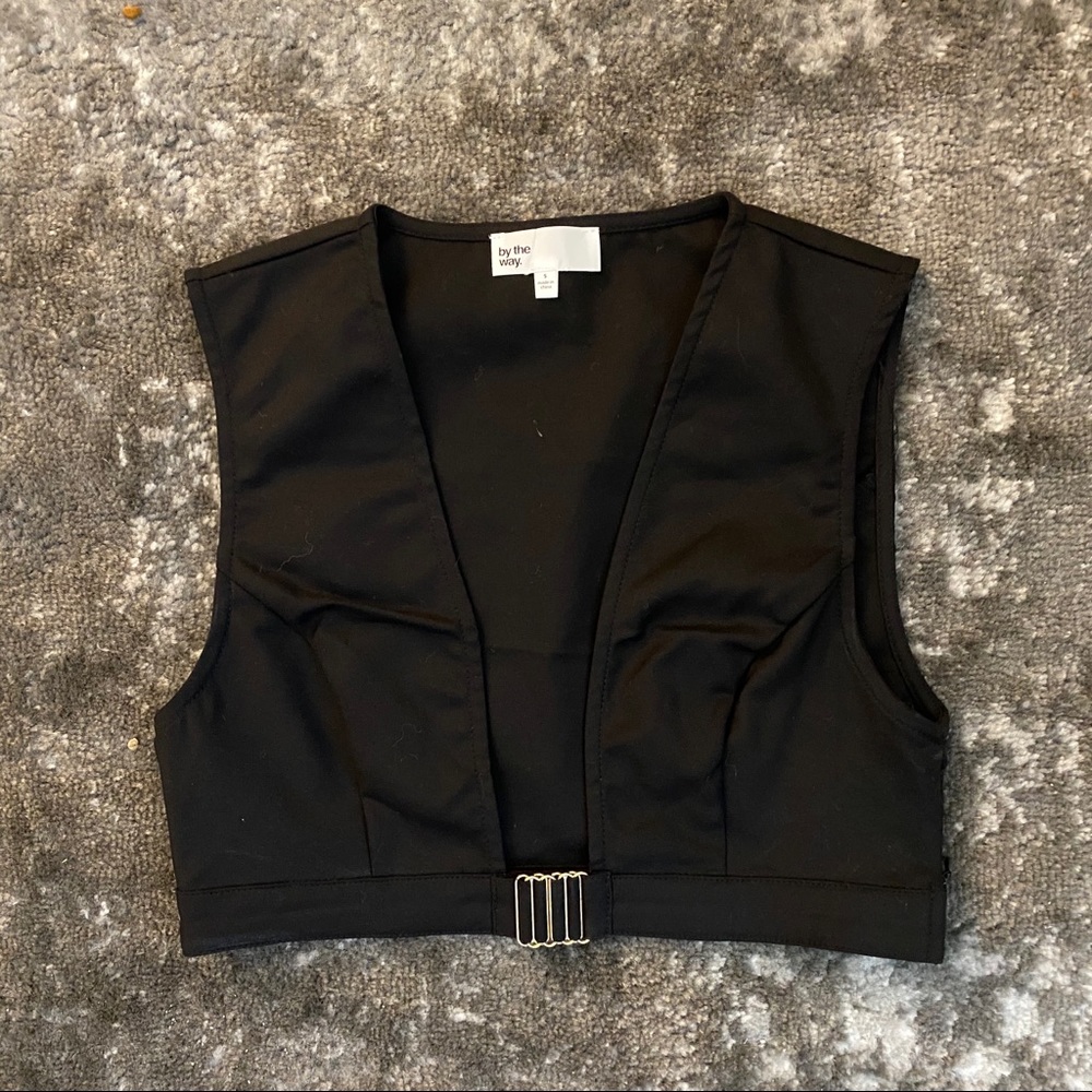 NWOT By the way. Plunge Crop Top
